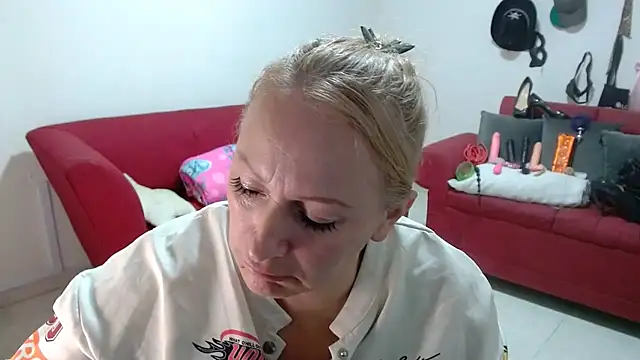 Snapshot of emperabigbootybigass chatting on February 18, 2026, 12:23 pm emperabigbootybigass online show from February 18, 2026, 12:23 pm