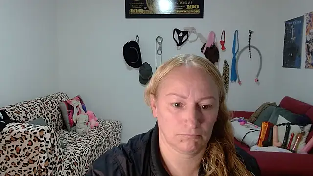 emperabigbootybigass online show from March 25, 2026, 12:33 pm