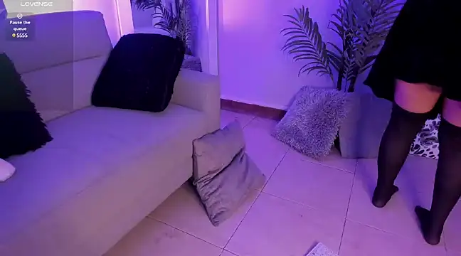 Snapshot of Manu_Velez chatting on December 17, 2024, 2:00 pm Manu Velez online show from December 17, 2024, 2:00 pm