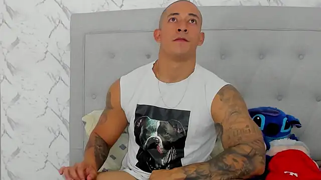 luigiferrara online show from October 18, 2025, 6:52 pm