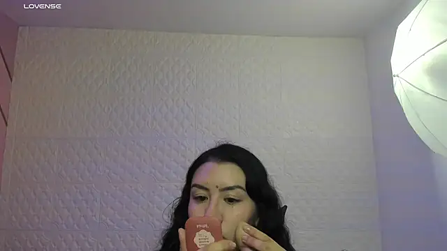 Violetaa diazz online show from September 30, 2025, 9:09 pm