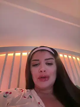 Snapshot of Amberseyes chatting on April 2, 2026, 5:10 pm Amberseyes online show from April 2, 2026, 5:10 pm