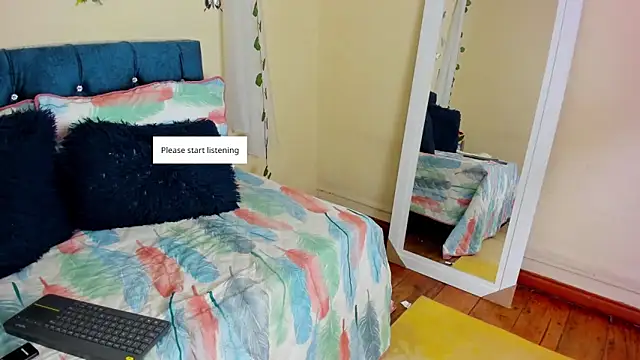 cristalwalker   online show from October 2, 2025, 11:39 am