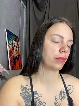 Snapshot of Lola_Hale chatting on April 28, 2026, 7:41 pm Lola Hale online show from April 28, 2026, 7:41 pm