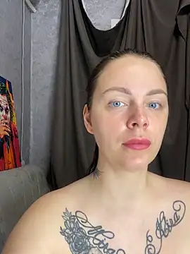 Snapshot of Lola_Hale chatting on May 3, 2026, 6:03 pm Lola Hale online show from May 3, 2026, 6:03 pm