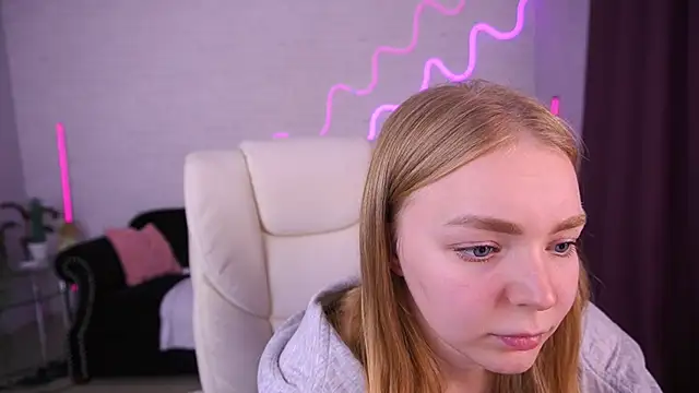 EmilySunshineS online show from December 18, 2025, 2:45 pm