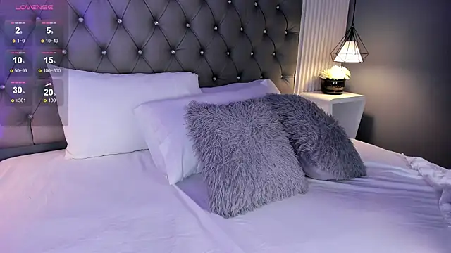 VioletthaRous online show from February 25, 2026, 10:41 pm