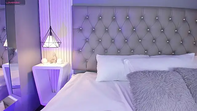 VioletthaRous online show from March 26, 2026, 10:37 pm