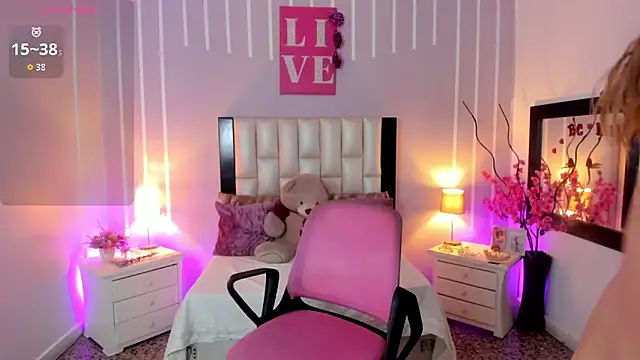 Snapshot of Andy_Gamboa chatting on April 10, 2026, 12:32 pm Andy Gamboa online show from April 10, 2026, 12:32 pm