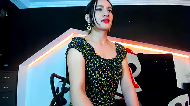 Coral Gibson online show from January 22, 2025, 6:20 pm