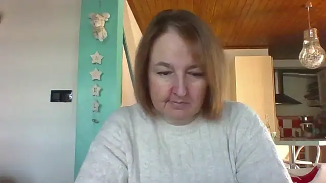 Snapshot of Sandcoq chatting on December 15, 2025, 9:57 am Sandcoq online show from December 15, 2025, 9:57 am