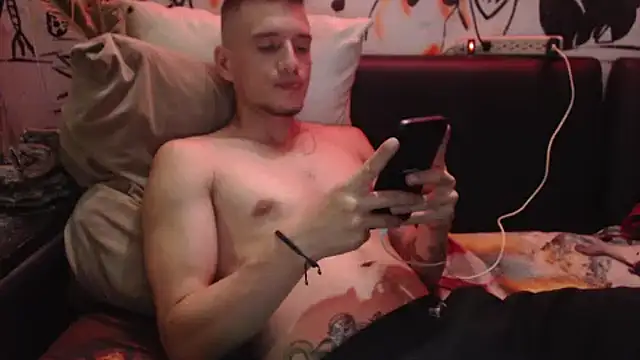 roystonee01 online show from March 28, 2026, 1:16 am