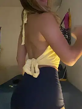 Snapshot of Carolinen chatting on January 16, 2026, 8:24 pm Carolinen online show from January 16, 2026, 8:24 pm