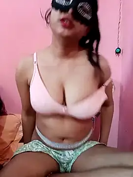 Snapshot of saviverma2024 chatting on March 5, 2025, 4:02 am saviverma2024 online show from March 5, 2025, 4:02 am