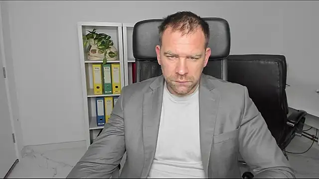 Snapshot of John-E-Dough chatting on December 26, 2024, 5:04 am John-E-Dough online show from December 26, 2024, 5:04 am