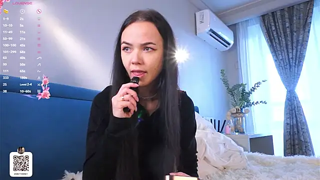 SynneFrary online show from October 13, 2025, 6:02 am