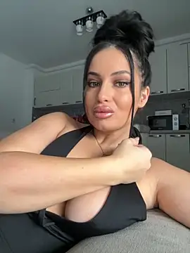 Snapshot of melissablack chatting on October 7, 2025, 7:27 am melissablack online show from October 7, 2025, 7:27 am