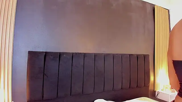 sweetsofia18 online show from April 15, 2026, 11:16 pm