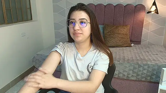 Snapshot of Aly_Cute_ chatting on December 10, 2024, 9:22 pm Aly Cute online show from December 10, 2024, 9:22 pm