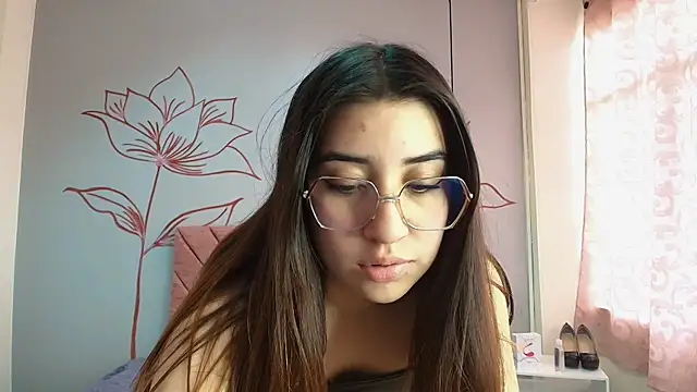 Snapshot of Aly_Cute_ chatting on December 12, 2024, 6:31 pm Aly Cute online show from December 12, 2024, 6:31 pm