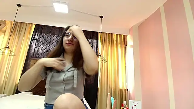 Snapshot of Aly_Cute_ chatting on March 19, 2025, 2:35 pm Aly Cute online show from March 19, 2025, 2:35 pm