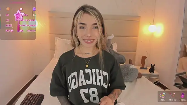 Mollymoon1 online show from November 28, 2025, 8:22 pm