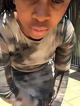 Pearl 00 online show from October 19, 2025, 11:11 am