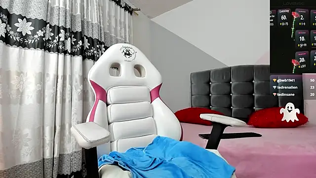 Camcrush   online show from December 12, 2024, 10:52 pm