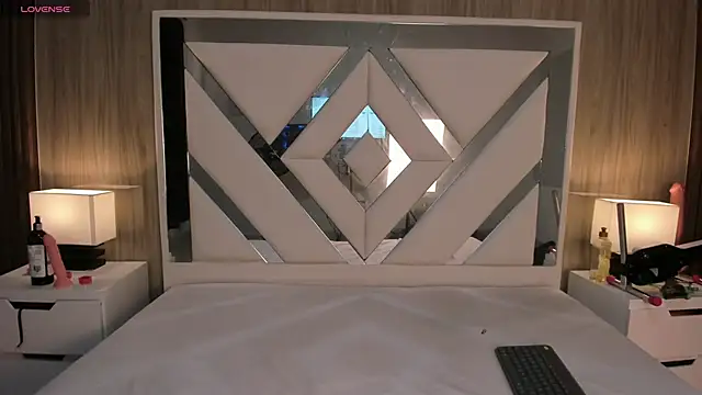 ValentinaThomas online show from September 20, 2025, 7:37 pm