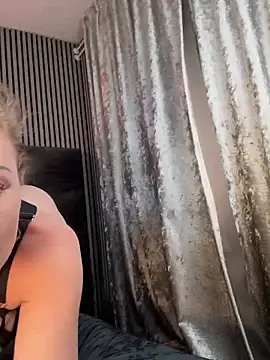 MilaMaaay online show from October 1, 2025, 5:08 pm