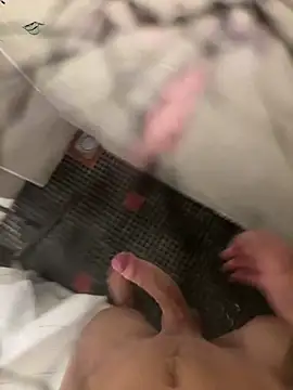 Snapshot of lescro95_ chatting on October 22, 2025, 4:29 pm lescro95 online show from October 22, 2025, 4:29 pm