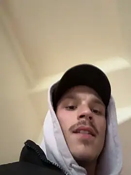 Snapshot of lescro95_ chatting on October 24, 2025, 3:19 pm lescro95 online show from October 24, 2025, 3:19 pm