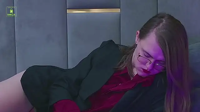 YukoFanee online show from December 5, 2024, 5:06 pm