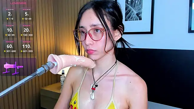 doll bella  online show from April 2, 2026, 1:47 am