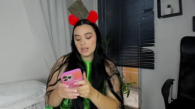 Cristal Cutte online show from December 19, 2024, 1:29 pm