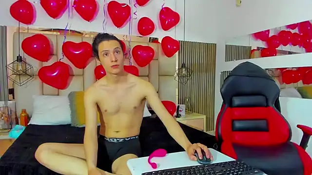 LIZandDante online show from February 14, 2025, 8:59 pm