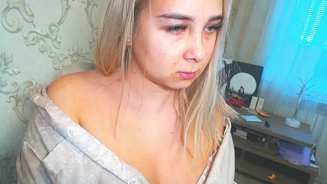 Snapshot of DolphinDreams chatting on January 18, 2026, 10:52 am DolphinDreams online show from January 18, 2026, 10:52 am