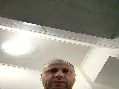 Lecatore80 online show from November 18, 2025, 5:17 pm