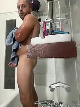 Snapshot of Lecatore80 chatting on June 26, 2026, 5:17 pm Lecatore80 online show from June 26, 2026, 5:17 pm