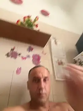 Snapshot of Lecatore80 chatting on June 27, 2026, 12:22 pm Lecatore80 online show from June 27, 2026, 12:22 pm