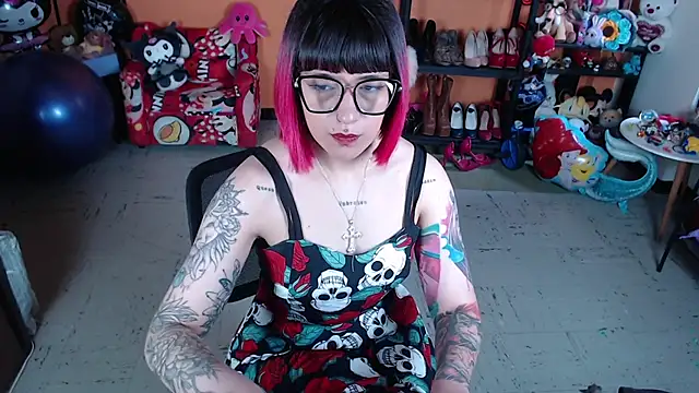 MissMiia2 online show from November 12, 2025, 1:55 pm