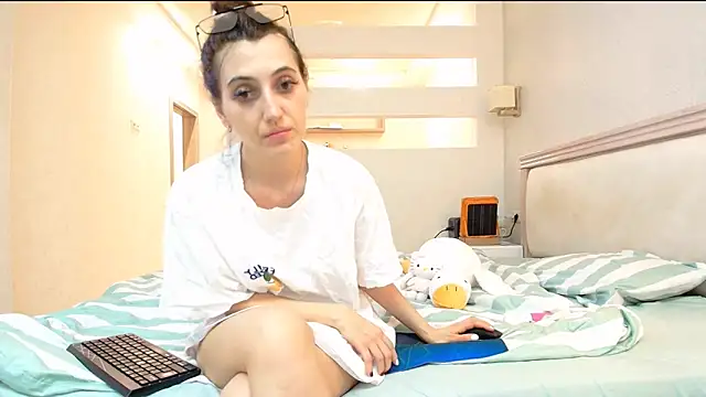 Snapshot of Iren chatting on February 3, 2026, 3:37 am Iren online show from February 3, 2026, 3:37 am