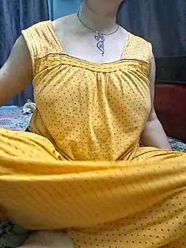 Snapshot of Raja_Ranii chatting on November 22, 2025, 5:01 pm Raja Ranii online show from November 22, 2025, 5:01 pm