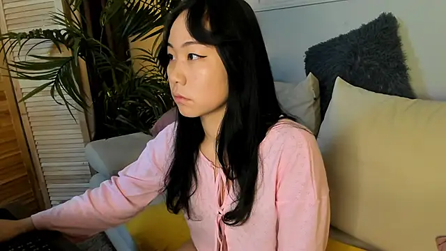 Snapshot of Inari_Okami_ chatting on December 18, 2024, 5:15 am Inari Okami online show from December 18, 2024, 5:15 am