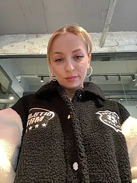 Diamond Bunny  online show from February 12, 2026, 3:07 pm