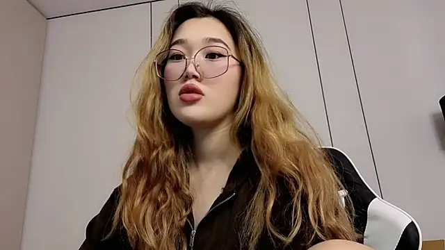 Jennatyan online show from February 22, 2026, 6:13 am