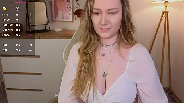 Emma B1uem online show from February 7, 2025, 9:15 pm