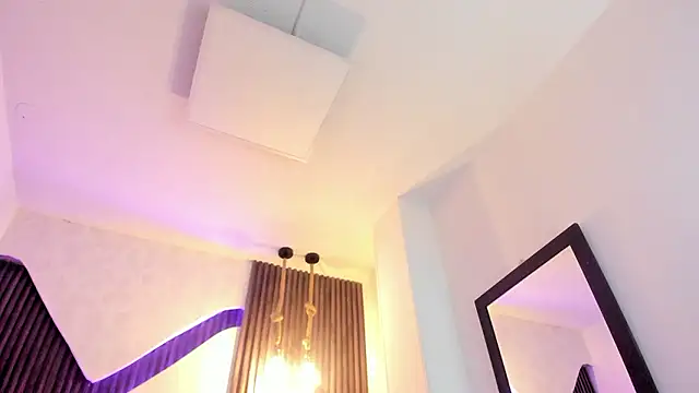 laurin clauz  online show from December 5, 2024, 3:39 pm