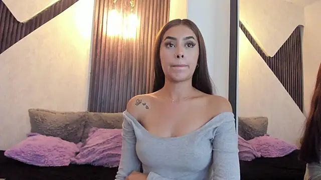 laurin clauz  online show from January 15, 2025, 10:02 pm