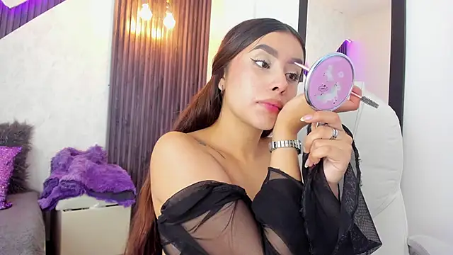 laurin clauz  online show from September 9, 2025, 5:23 pm